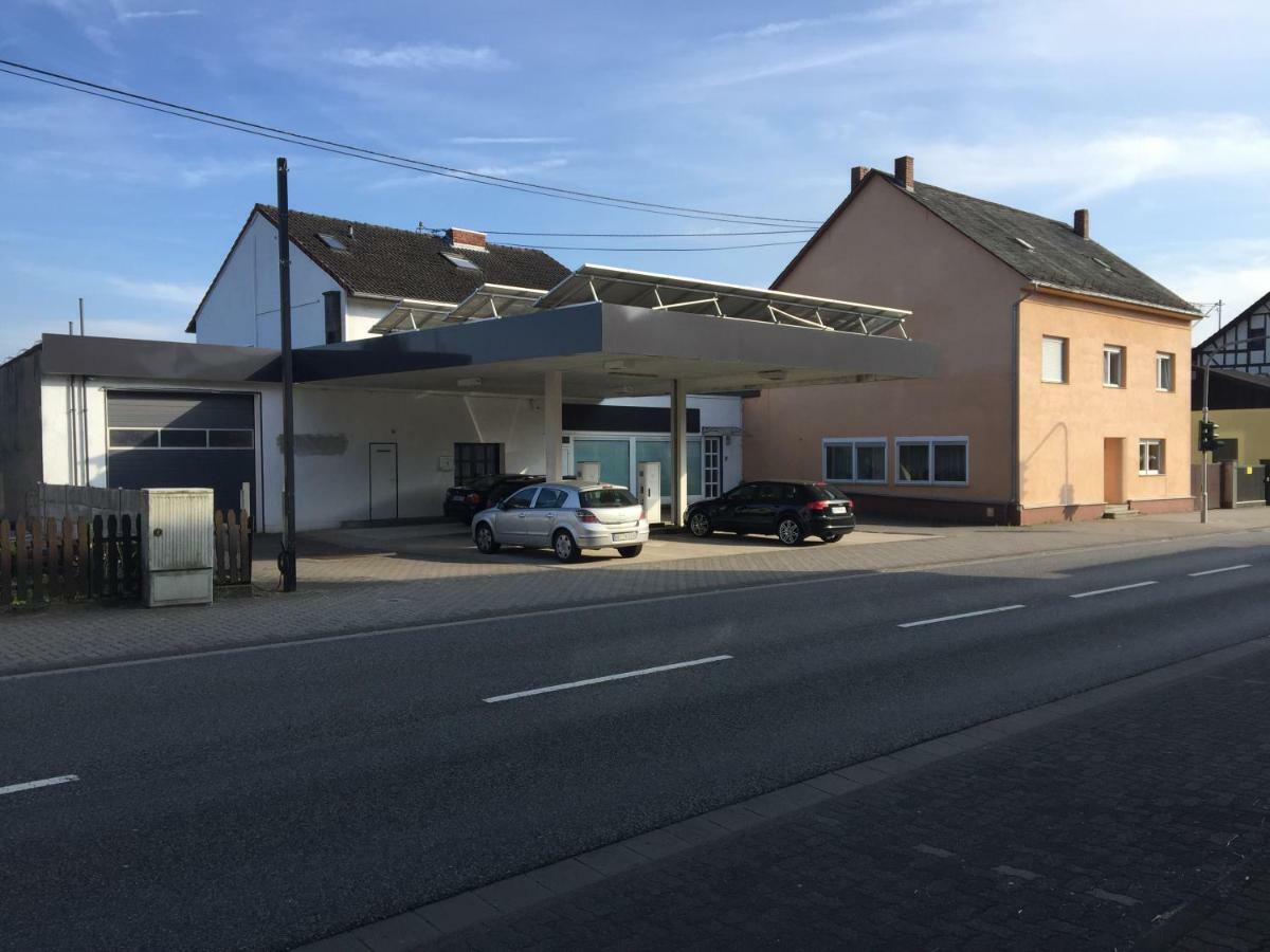 Alte Tankstelle Apartment Strassenhaus Exterior photo