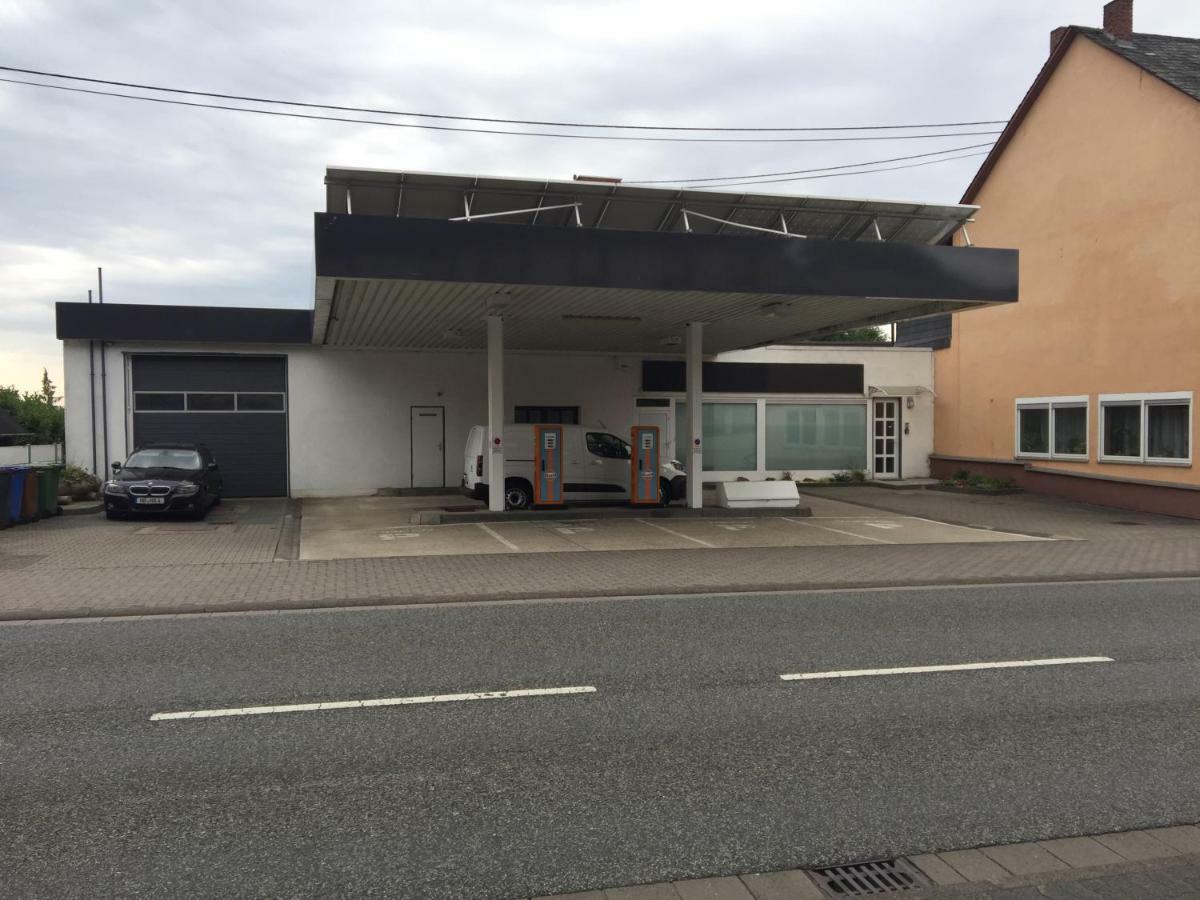 Alte Tankstelle Apartment Strassenhaus Exterior photo